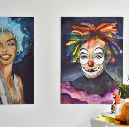 2016 Artiste : Denis Tcheskiss Titre : clowns et folies Enfant, Denis Tcheskiss habite du côté des Folies Bergère. Sa fenêtre plonge sur le célèbre music-hall parisien. Souvenirs, souvenirs… Exposition : Off Festival Delémont'BD 2016 Lieu : Galerie Tcheskiss